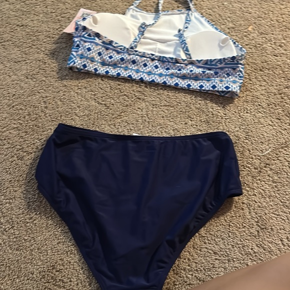Bathing suit - Picture 3 of 3